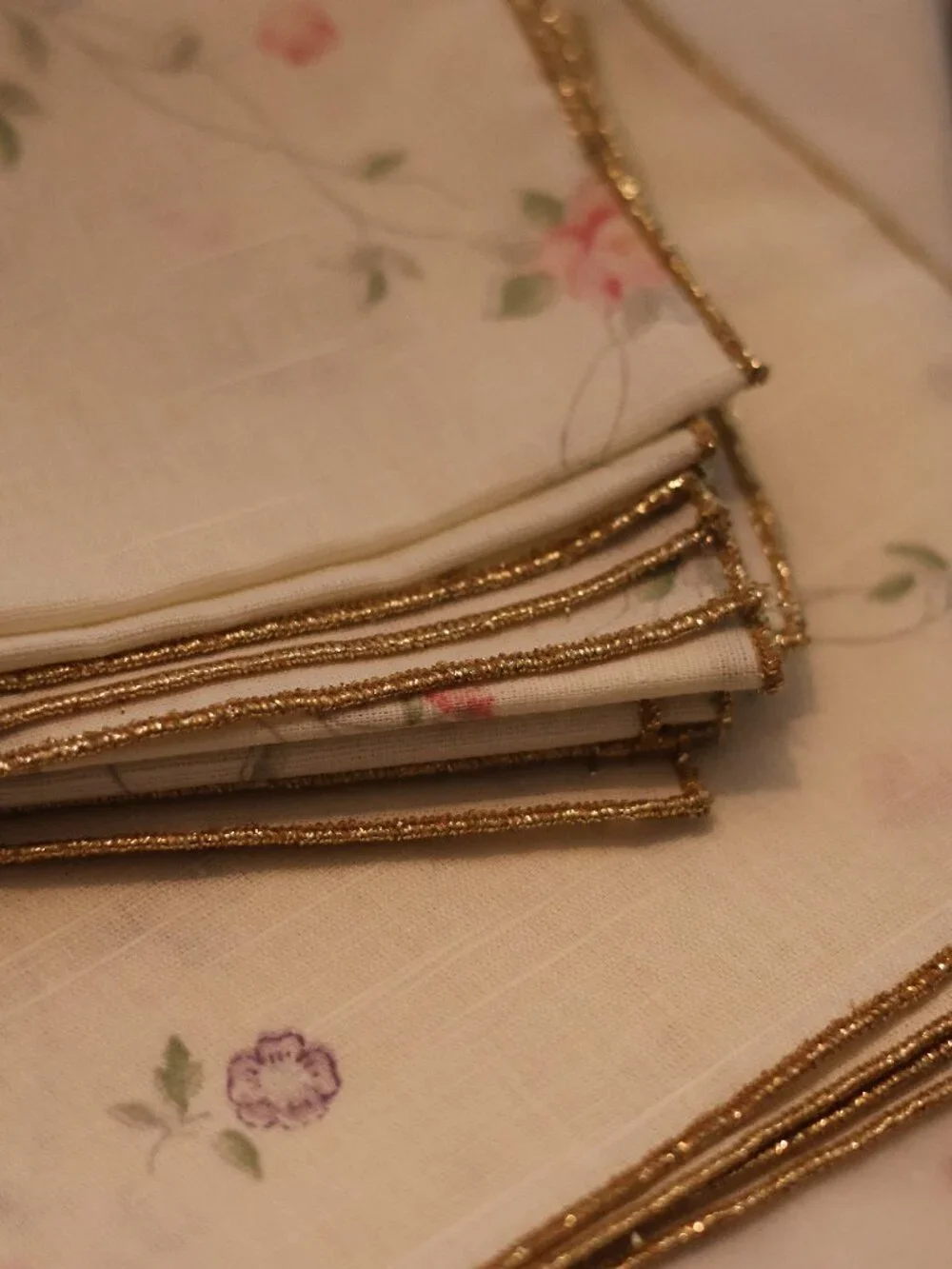 Set of 4 NWVT Vintage Floral Napkins
